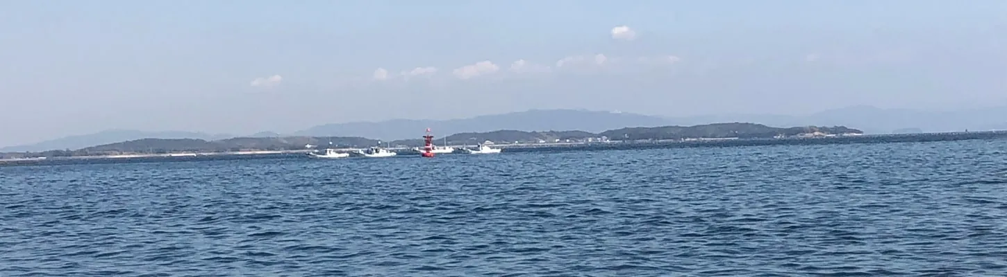 篠島漁港に並ぶ漁船