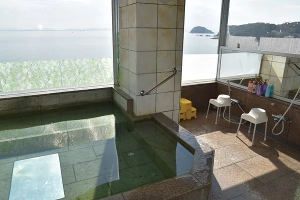 海を望む大舟の大浴場