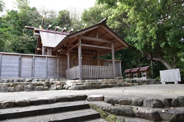 篠島の八王子社の社殿