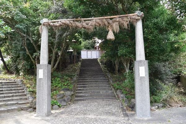 八王子社の境内