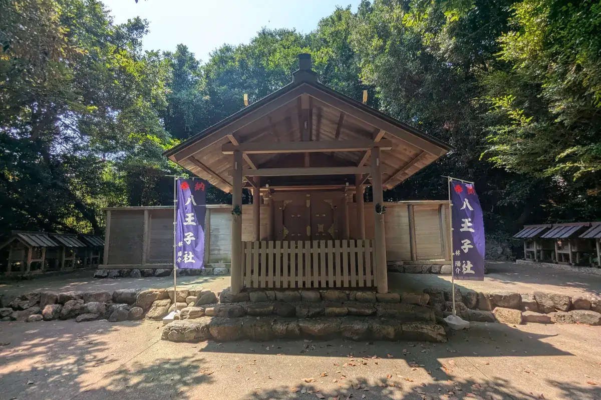 八王子社の社殿正面