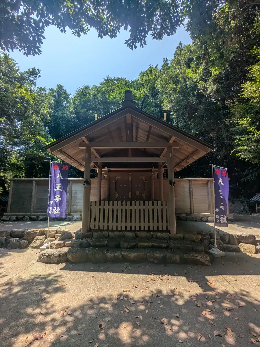 八王子社の社殿